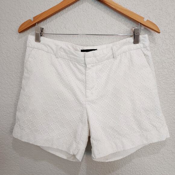 Banana Republic White Eyelet Chino Shorts Size 6 - Picture 1 of 10